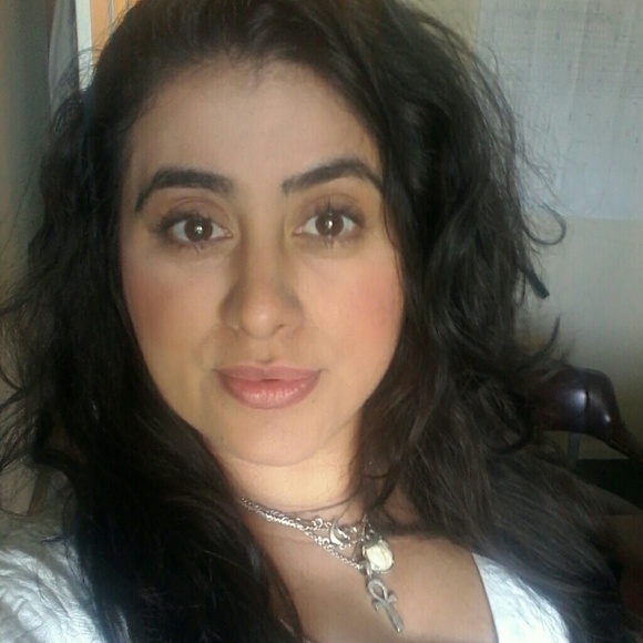 Meet your Posher, Aitza - Picture 4 of 14